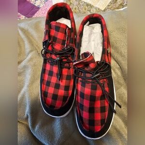 Never Worn Outwoods Red and Black Slip-On Loafers with Bold Plaid Design 8.5